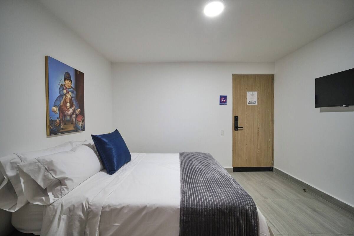 Classic Condo, 1 Bedroom | Desk, free WiFi