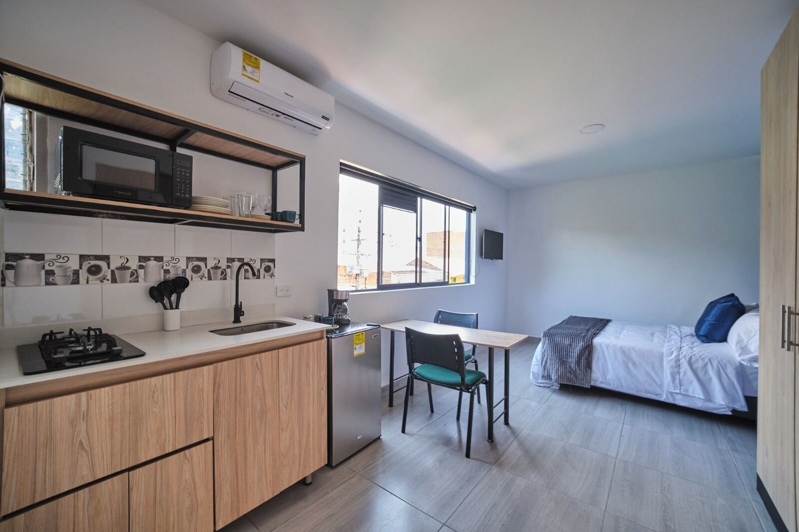 Classic Apartment | Desk, free WiFi