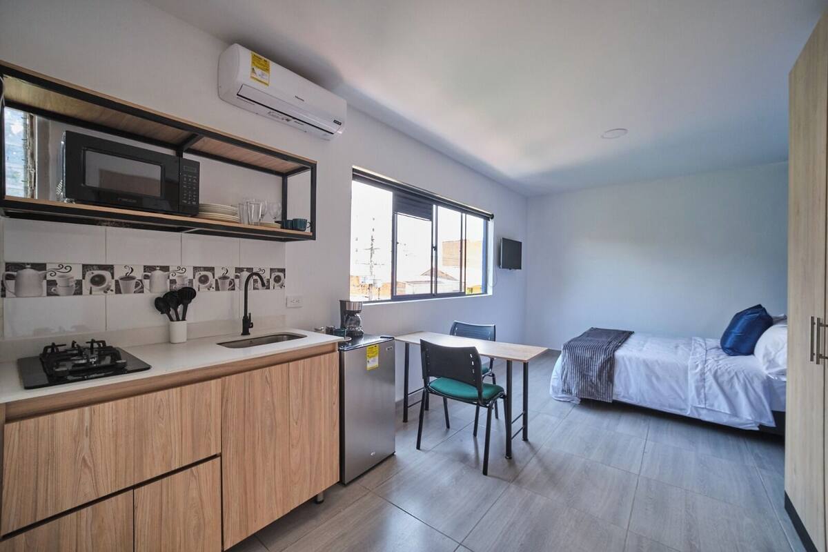 Classic Apartment | Desk, free WiFi