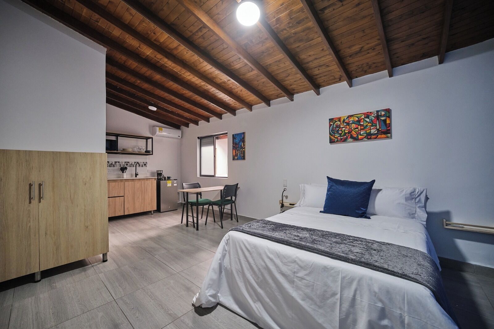 Classic Apartment | Desk, free WiFi