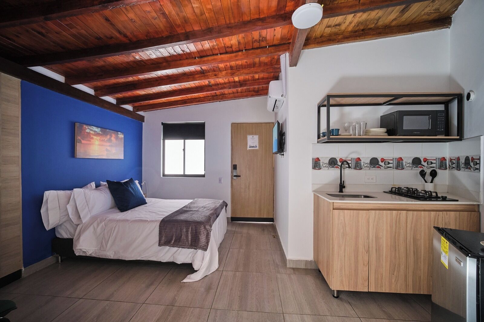 Classic Apartment | Desk, free WiFi
