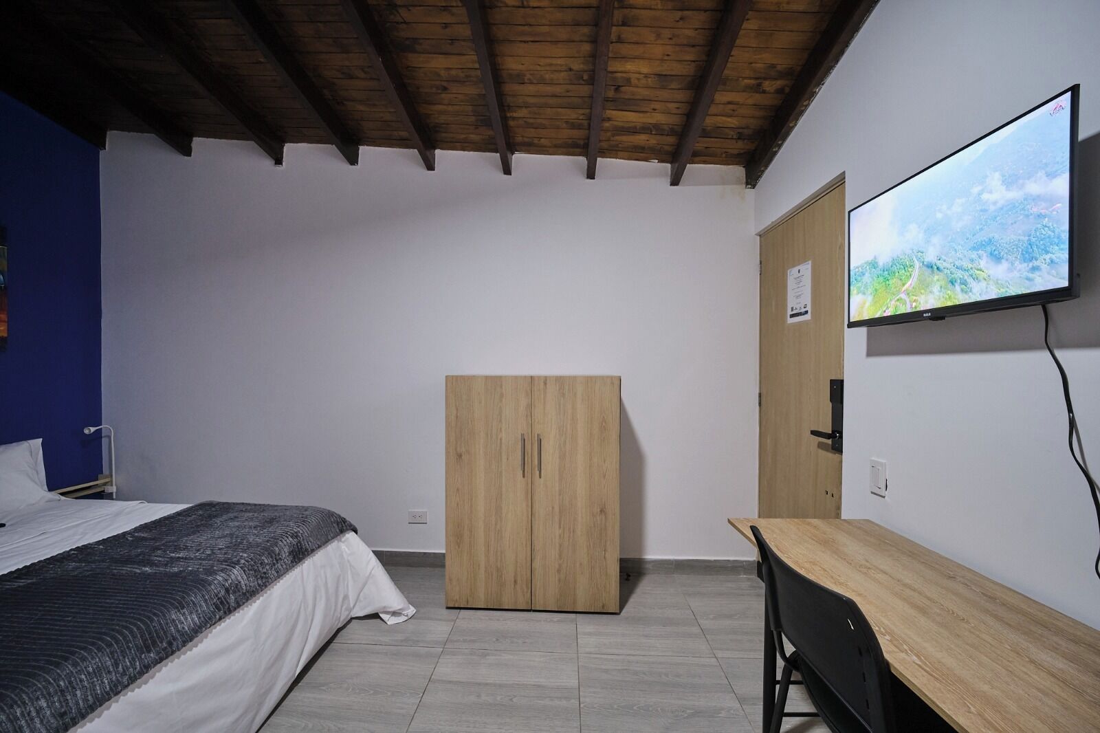Classic Apartment | Desk, free WiFi