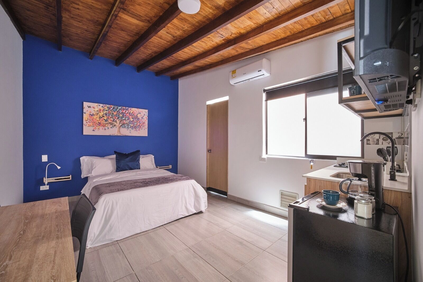Classic Apartment | Desk, free WiFi