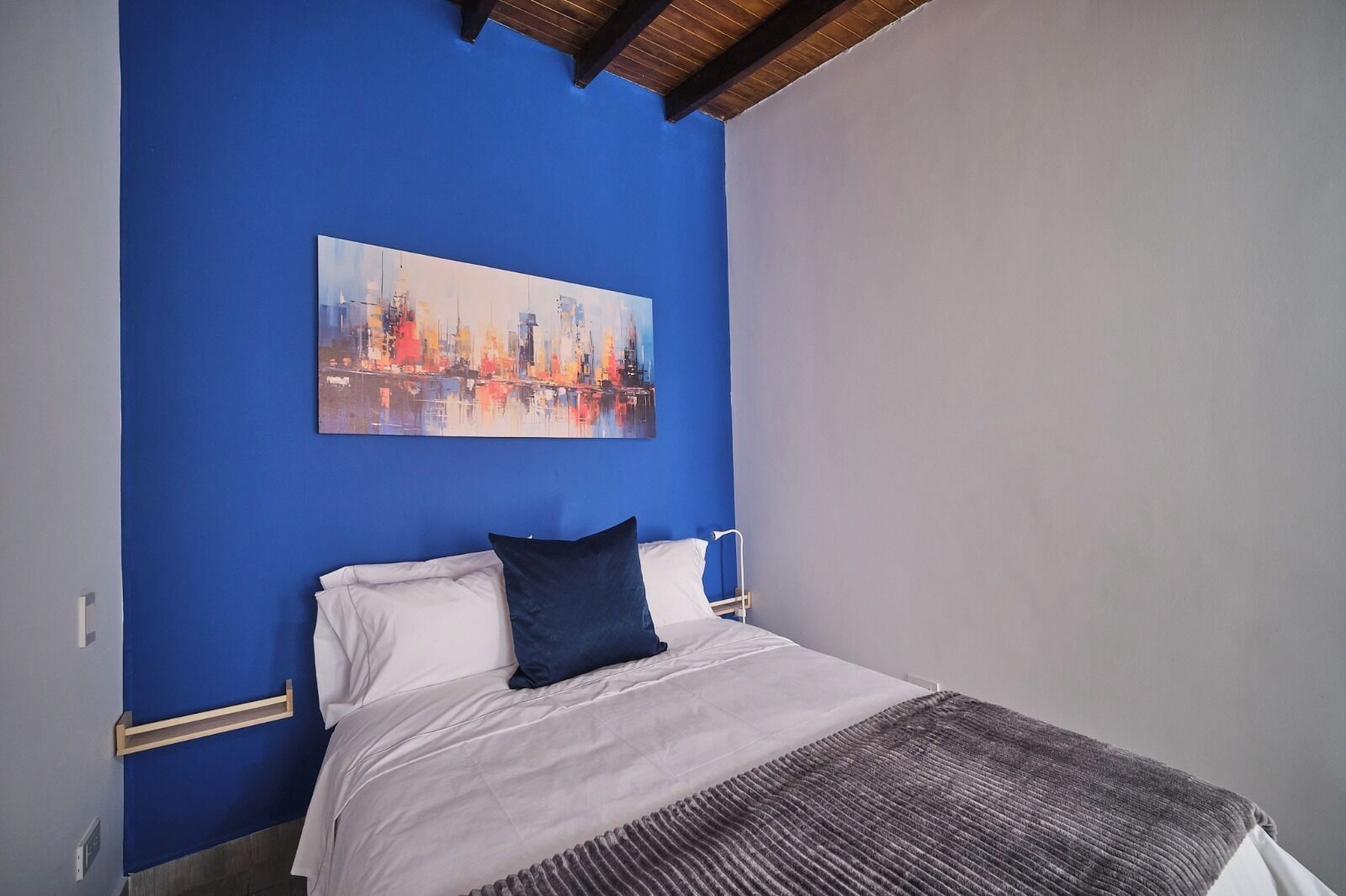 Classic Apartment | Desk, free WiFi