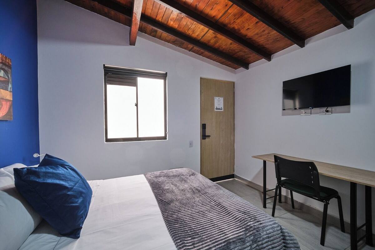 Classic Apartment | Desk, free WiFi