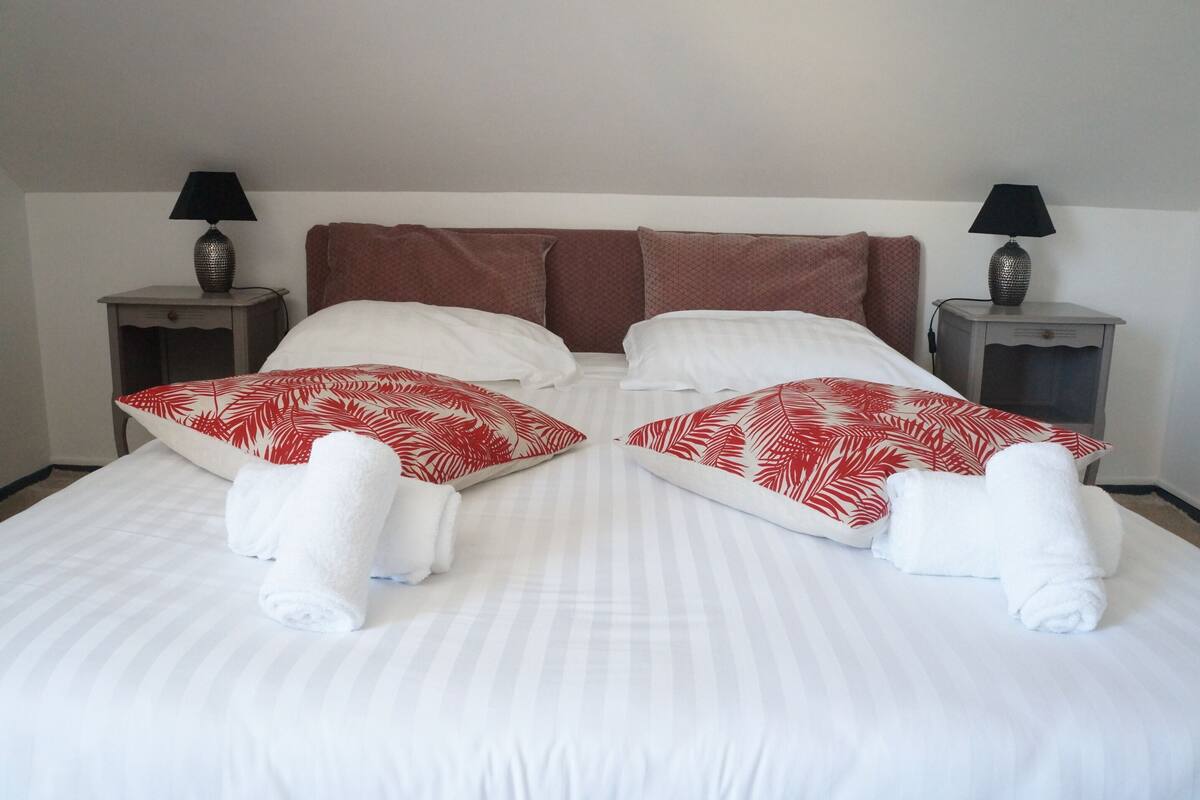 ห้องคอมฟอร์ทดับเบิล, ห้องน้ำในตัว (Chambre ) | Wi-Fi ฟรี