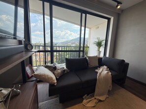 Living area - Flora Traveller House (Cali)