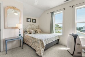 Escritorio, wifi y ropa de cama 