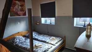 Free WiFi, bed sheets - Chic apartment no. 4 with terrace (Aurich)