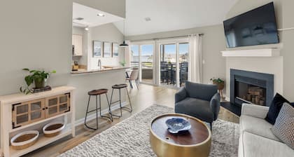 Waterfront Penthouse Condo | Resort Amenities