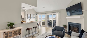 Waterfront Penthouse Condo | Resort Amenities