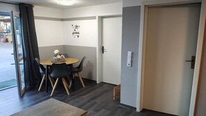 Dining - Chic apartment no. 6 with terrace (Aurich)