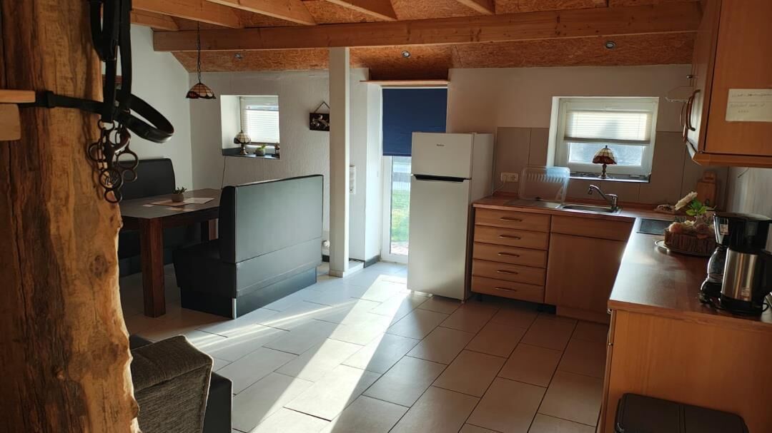 Fridge, oven, stovetop, coffee/tea maker