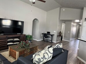 Smart TV, printers - Wonderful 3-bedroom pet friendly house with fully fence back yard in Nampa (Nampa)
