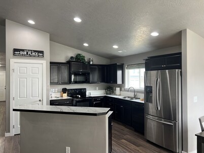 Wonderful 3-bedroom pet friendly house with fully fence back yard in Nampa