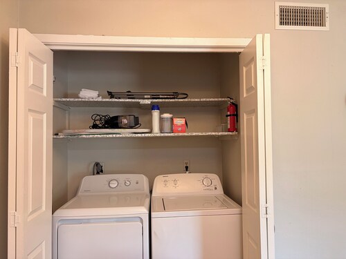 2-bedroom condo in tranquil Greater Uptown, near The Galleria Mall