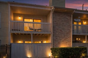 Exterior - 2-bedroom condo in tranquil Greater Uptown, near The Galleria Mall (Houston)