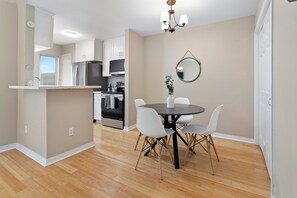 Dining - 2-bedroom condo in tranquil Greater Uptown, near The Galleria Mall (Houston)