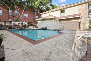Pool - 2-bedroom condo in tranquil Greater Uptown, near The Galleria Mall (Houston)