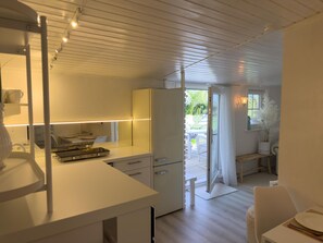 Kaffetrakter/tekoker, kjøleskap, mikrobølgeovn og ovn