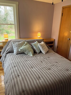 3 slaapkamers, een strijkplank/strijkijzer, reisbedje, wifi