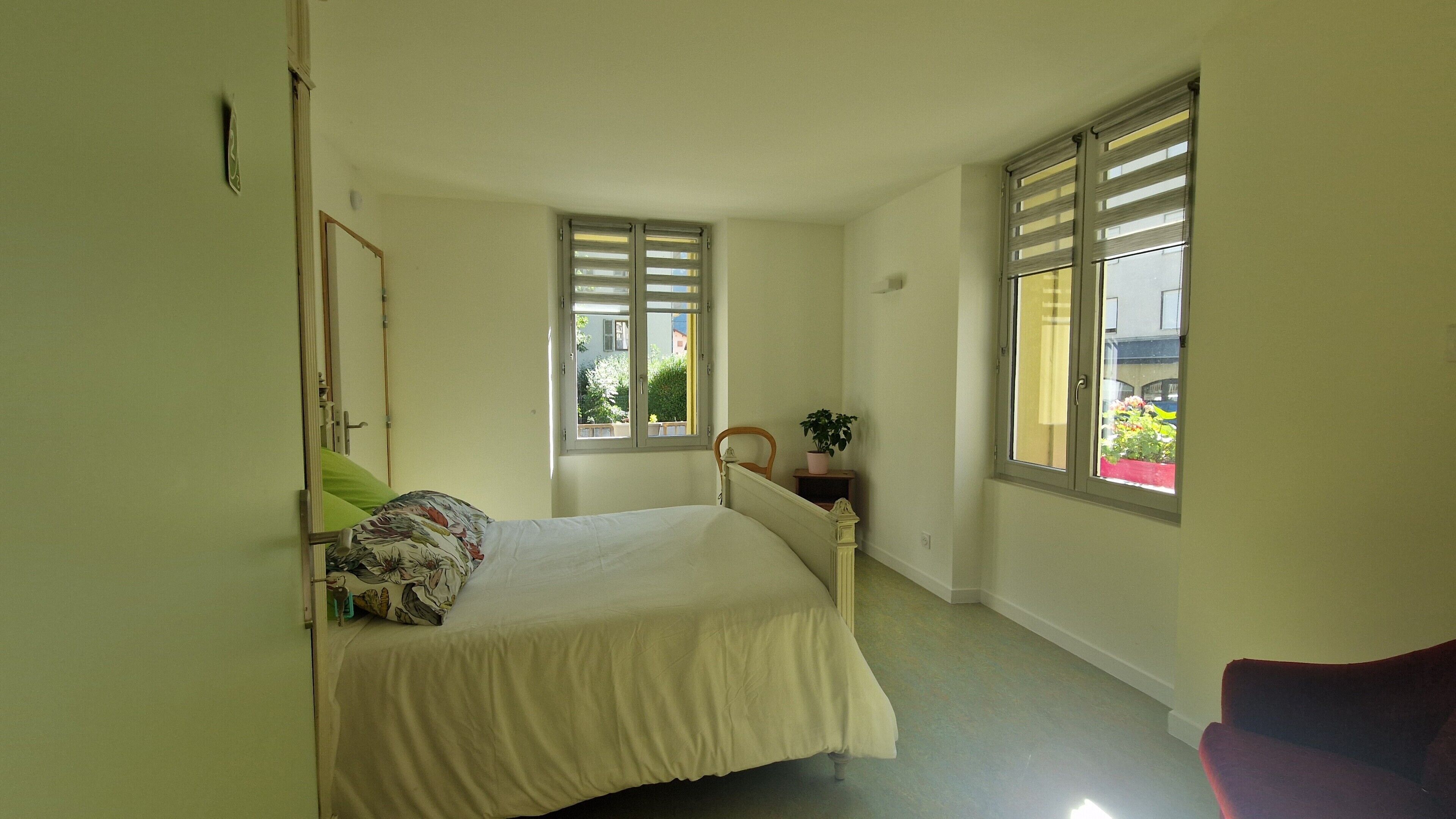 1 chambre, fer et planche à repasser, Wi-Fi, draps fournis