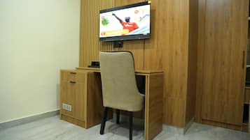 Standard Single Room | Living area | 45-inch Smart TV with satellite channels, Netflix, streaming services
