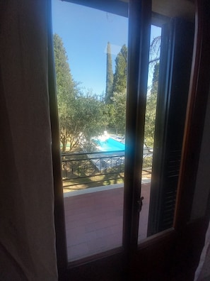 Interior - Room 'Acqua' with Shared Pool, Communal Garden and Wi-Fi (Le Vedute)
