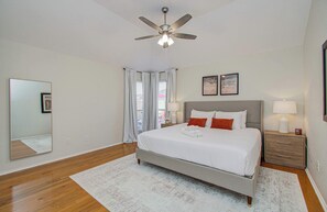 House, Multiple Beds, Patio, Garden View (Crescent 7211) | 4 bedrooms - 4BR Game Room + Firepit Sleeps 9 Near Eats (Houston)