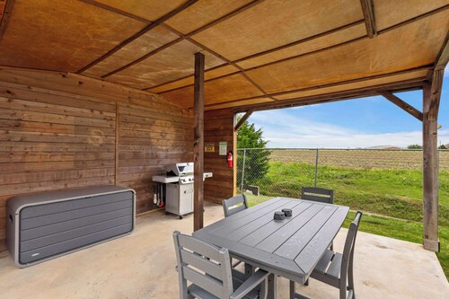 Heart of Ferris: 3-bd/2-ba With Pool, Patio & BBQ