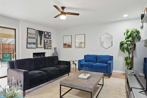 Living area - Luxury Retreat in Carrollton - Pool, Patio & More (Carrollton)