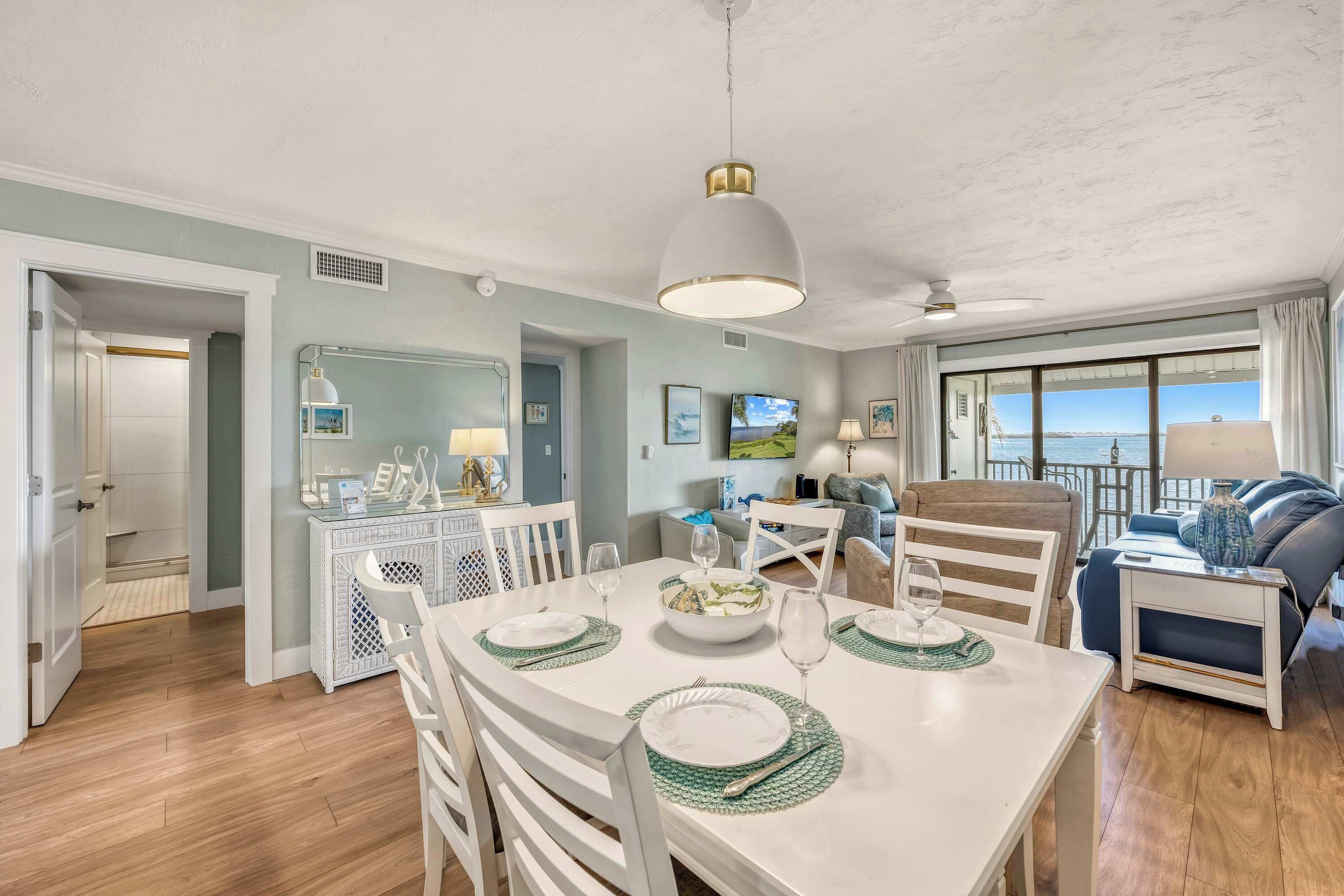 Bright, coastal-style kitchen and dining area at Runaway Bay on Anna Maria Island — fully equipped with modern appliances, breakfast bar seating, and a comfortable dining space, perfect for relaxing meals at Dan’s Florida Condos.