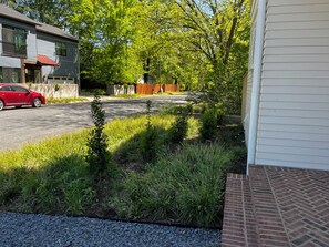 Property grounds - Cozy 1-bedroom apartment with AC in perfect Durham location (Durham)