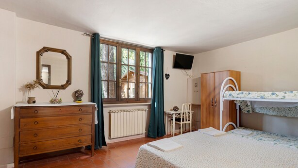 1 bedroom, WiFi, bed sheets - 'Camera Taverna' room with shared pool, Wi-Fi, and air conditioning (Le Vedute)