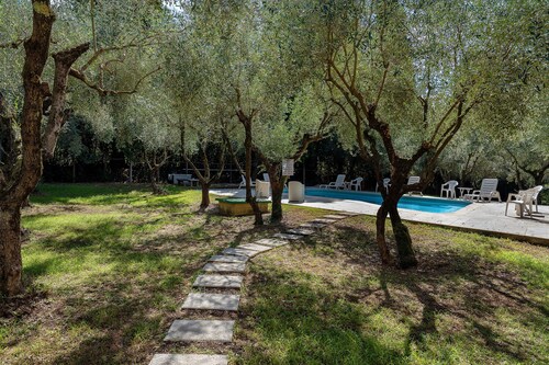 Room 'Camera Terra' with Shared Pool, Wi-Fi, and Air Conditioning