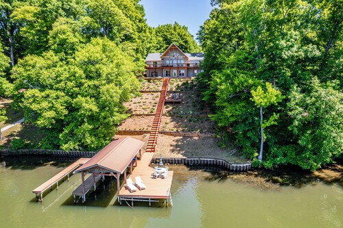 The Lake Escape, Sleeps 8, Big Deep Water, Kayaks, Lily Pad + MORE!