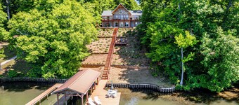The Lake Escape, Sleeps 8, Big Deep Water, Kayaks, Lily Pad + MORE!