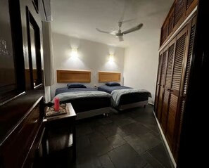 2 bedrooms, iron/ironing board, internet, bed sheets