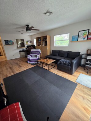 Living area - Lovely 2-bedroom duplex with AC in charming Crystal Beach. (Palm Harbor)
