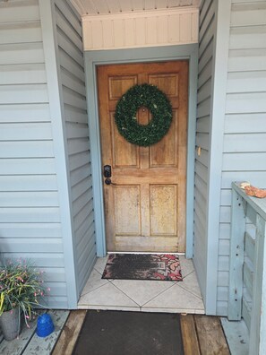 Exterior detail - Lovely 2-bedroom stilt house with AC in charming Crystal Beach. (Palm Harbor)
