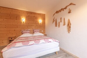 3 bedrooms, iron/ironing board, WiFi
