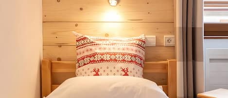 3 bedrooms, iron/ironing board, WiFi