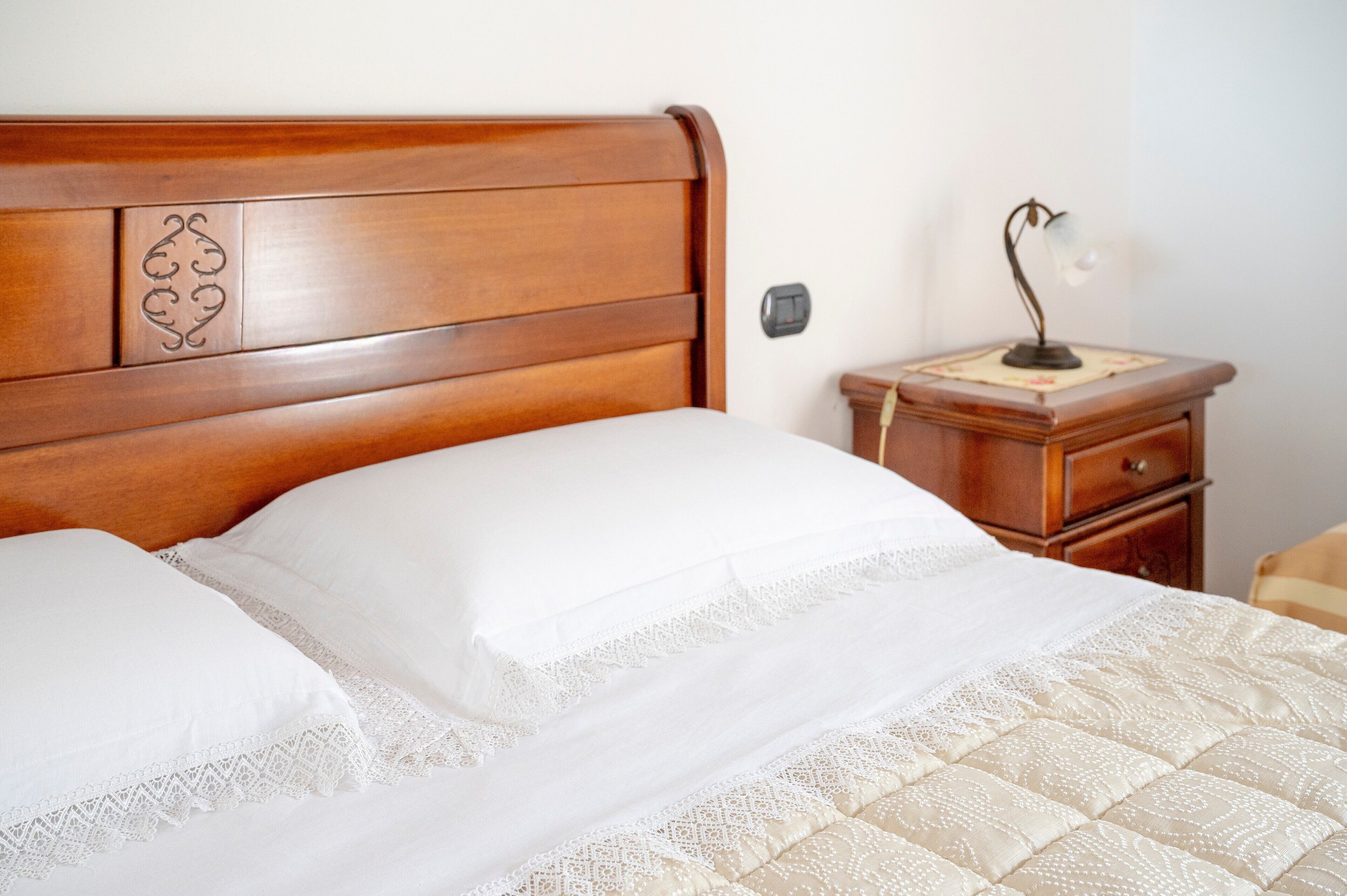 WiFi, bed sheets