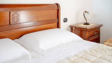 WiFi, bed sheets