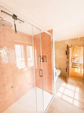 Shower, hair dryer, towels - T3 rénové avec charme, 2 chambres cœur Tours (Tours)