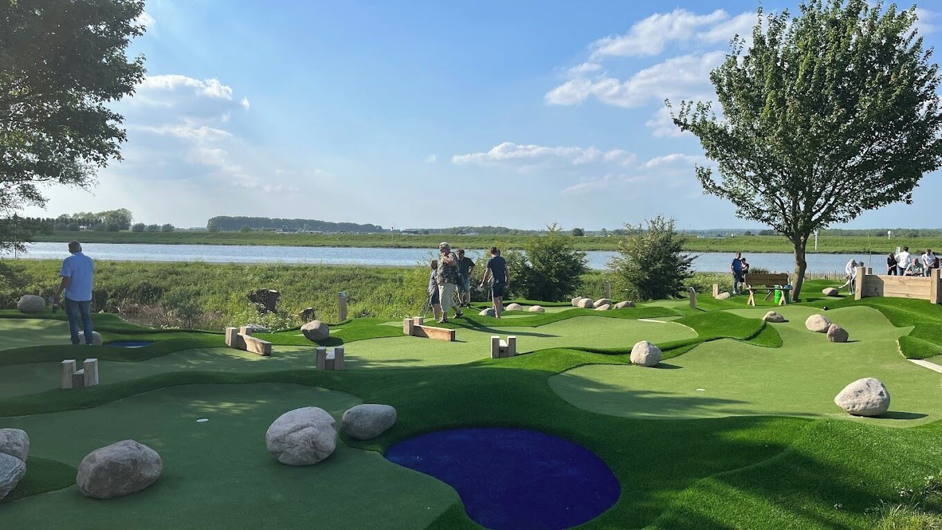 Mini-golf
