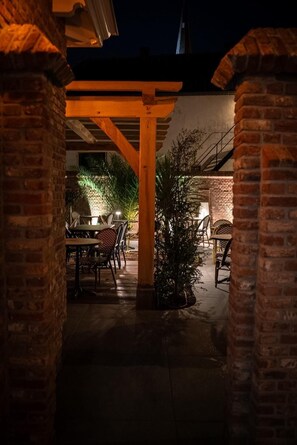 Outdoor dining - Room4 (Maurik)