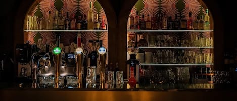 2 Bars/Lounges