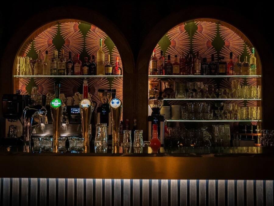 2 bares o lounges