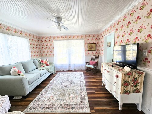 The Pink House Unit C• Coastal Charm Steps from Bradenton Beach